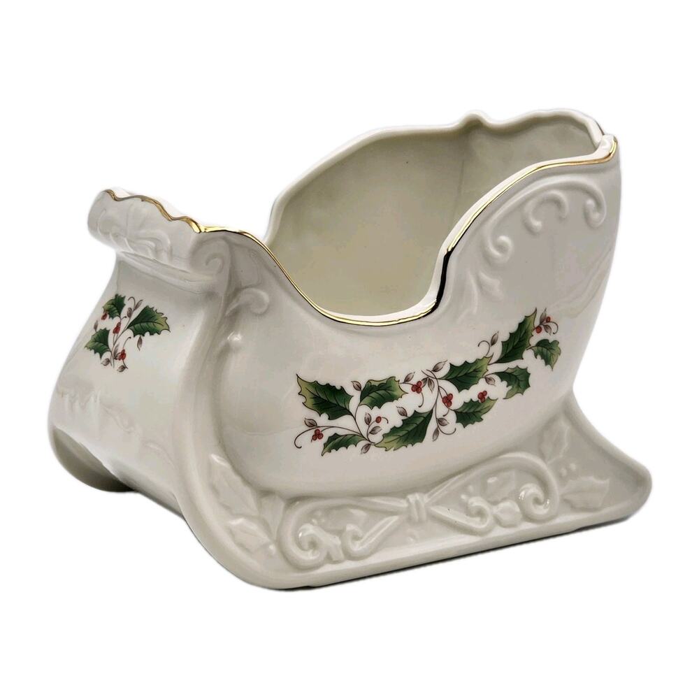 Caldor Sleigh Centerpiece Holly Berry Porcelain Ware Candy Dish Japan Dept 623